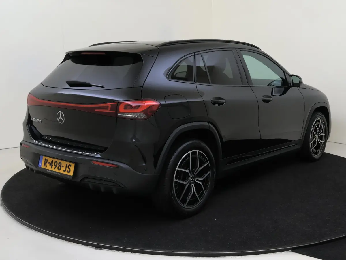 250 AMG Line 67 kWh Nightpakket / Stoelverwarming / 19'' vijf-dubbelspaaks / Parkeercamera