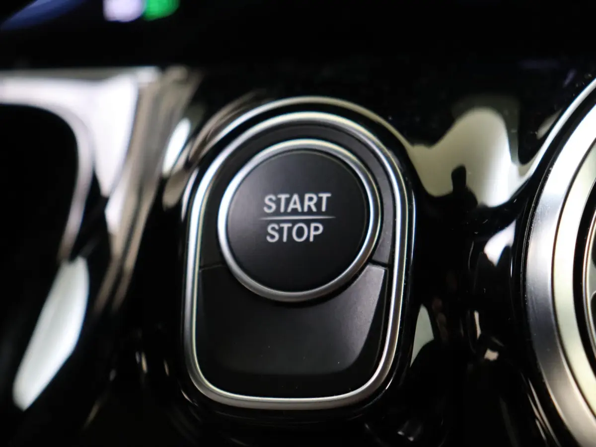 250 AMG Line 67 kWh Nightpakket / Stoelverwarming / 19'' vijf-dubbelspaaks / Parkeercamera