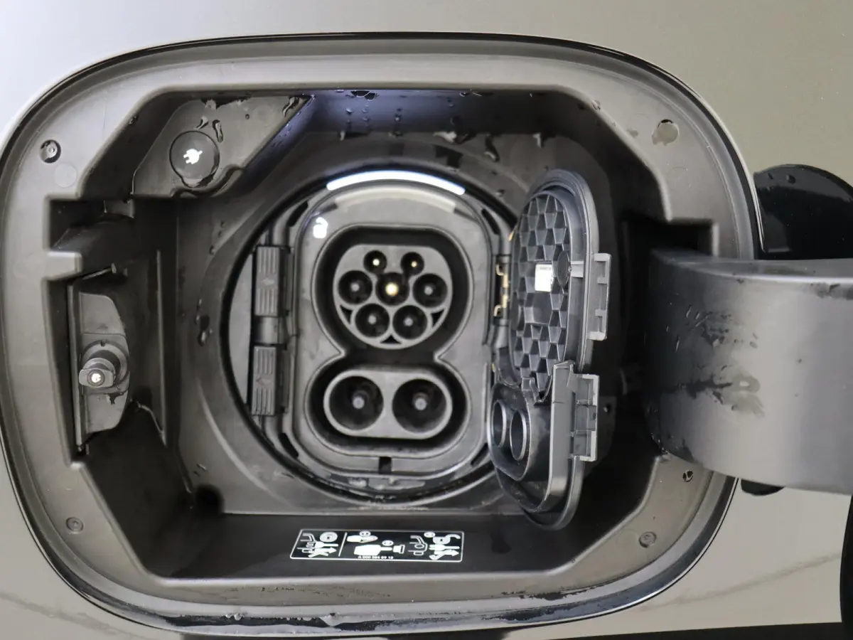 250 AMG Line 67 kWh Nightpakket / Stoelverwarming / 19'' vijf-dubbelspaaks / Parkeercamera