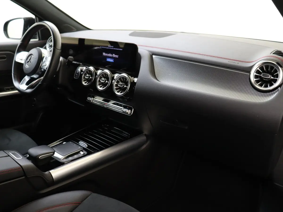 250 AMG Line 67 kWh Nightpakket / Stoelverwarming / 19'' vijf-dubbelspaaks / Parkeercamera