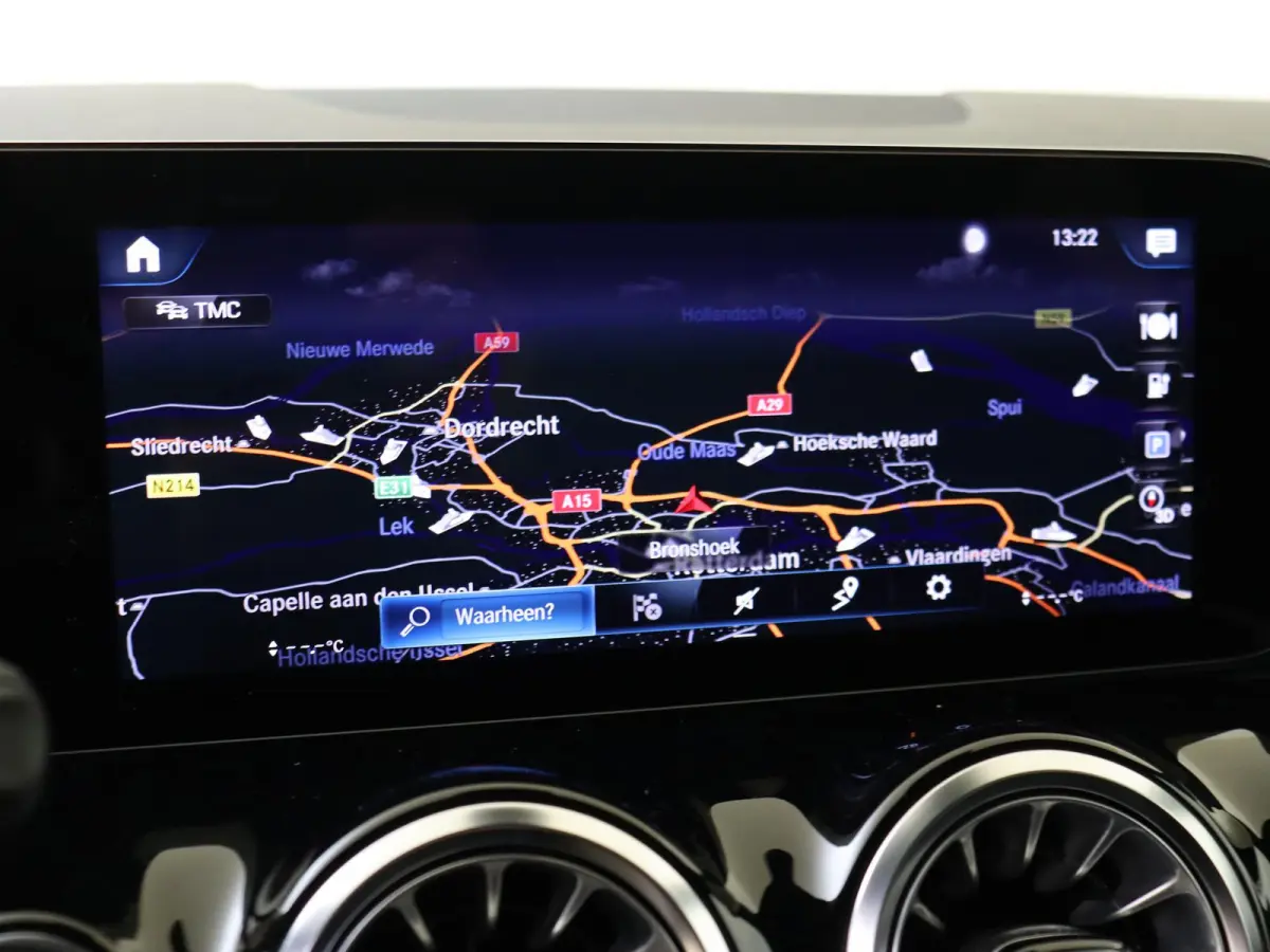 250 AMG Line 67 kWh Nightpakket / Stoelverwarming / 19'' vijf-dubbelspaaks / Parkeercamera