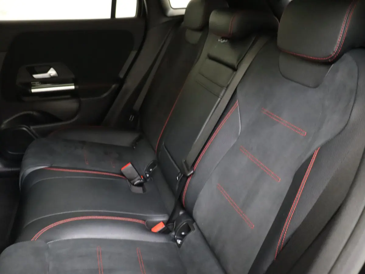 250 AMG Line 67 kWh Nightpakket / Stoelverwarming / 19'' vijf-dubbelspaaks / Parkeercamera