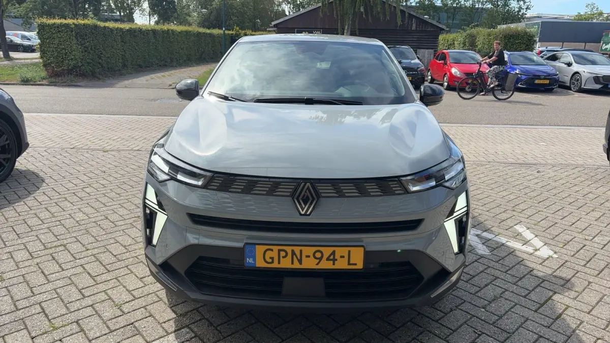 techno full hybrid E-Tech 145 | adaptieve cruise control | achteruitrijcamera | Google navigatie |