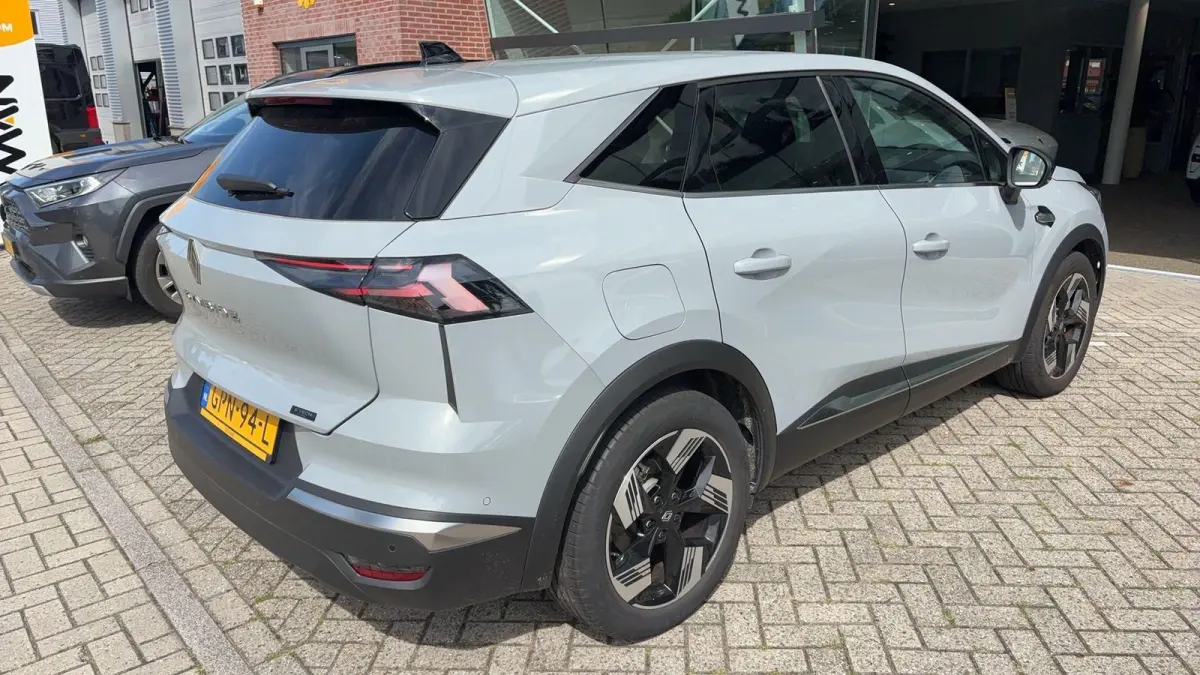techno full hybrid E-Tech 145 | adaptieve cruise control | achteruitrijcamera | Google navigatie |