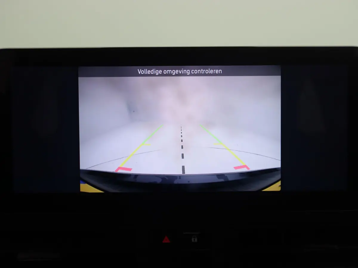 RED 42 kWh | Apple Carplay/Android Auto | Achteruitrijcamera | Stoelverwarming | Lichtmetalen Velgen |
