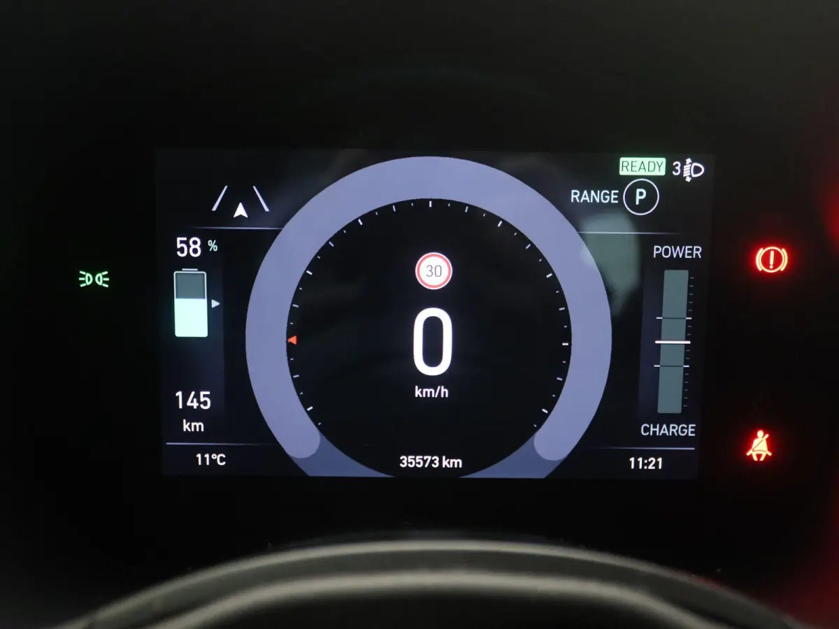RED 42 kWh | Apple Carplay/Android Auto | Achteruitrijcamera | Stoelverwarming | Lichtmetalen Velgen |