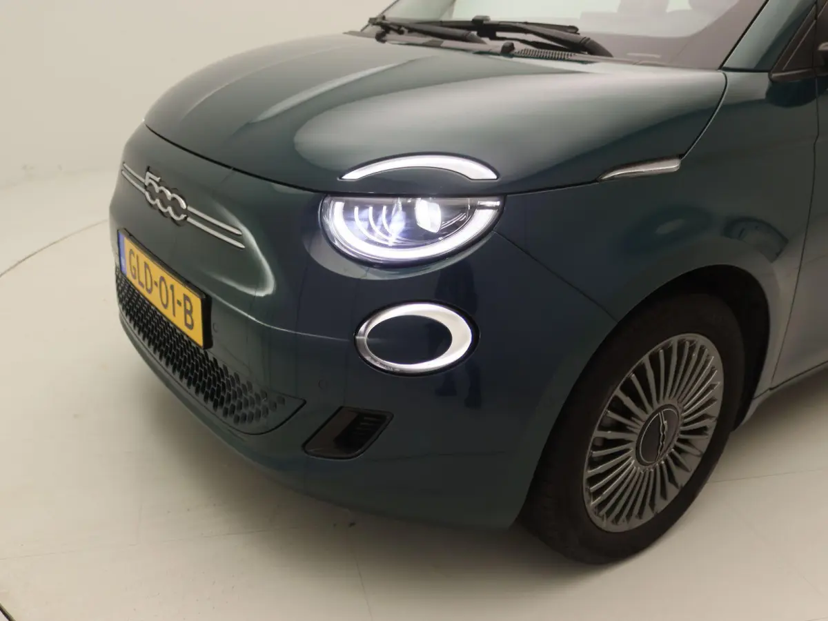 RED 42 kWh | Apple Carplay/Android Auto | Achteruitrijcamera | Stoelverwarming | Lichtmetalen Velgen |