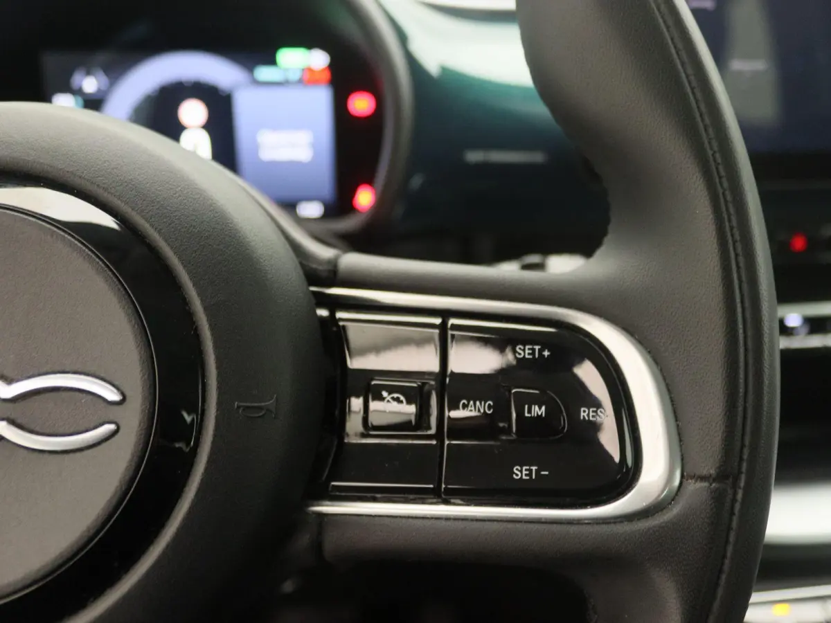 RED 42 kWh | Apple Carplay/Android Auto | Achteruitrijcamera | Stoelverwarming | Lichtmetalen Velgen |