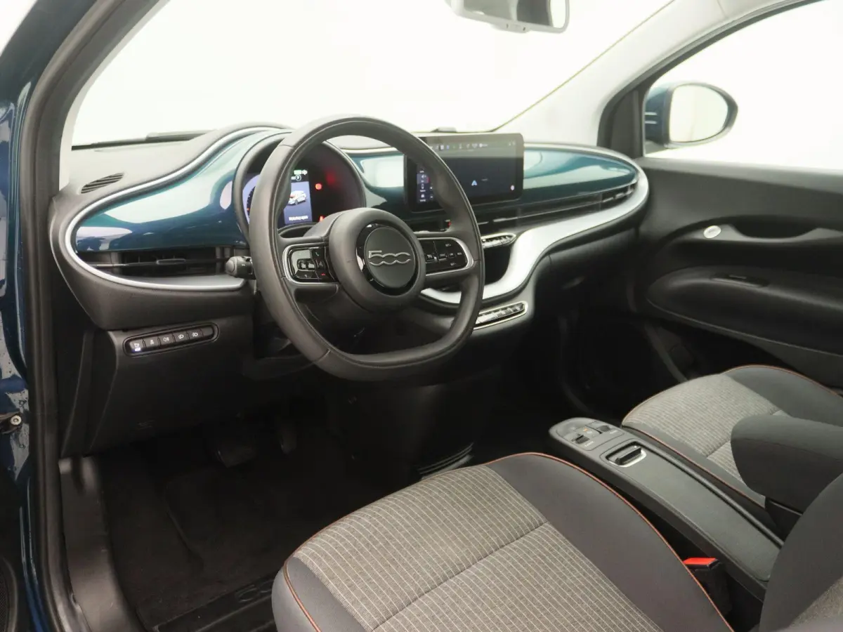 RED 42 kWh | Apple Carplay/Android Auto | Achteruitrijcamera | Stoelverwarming | Lichtmetalen Velgen |