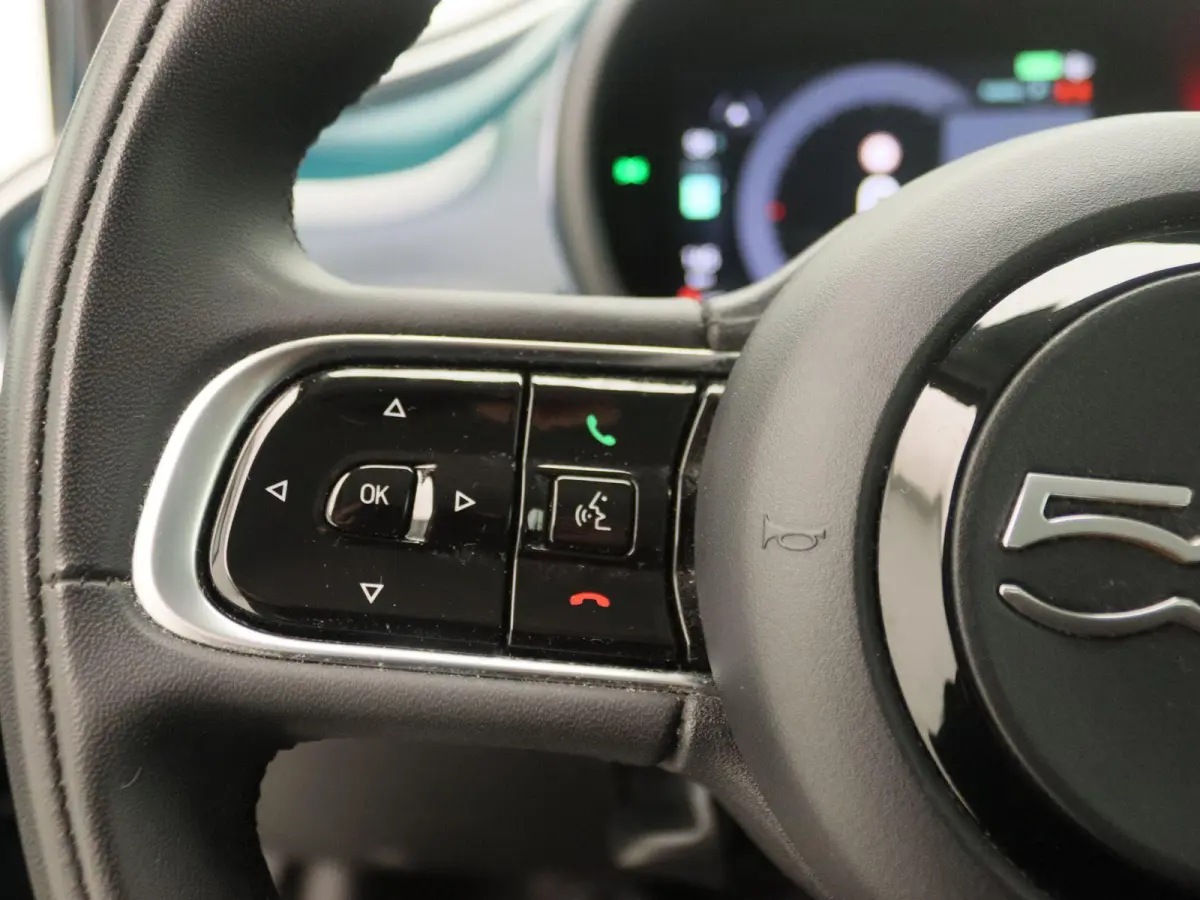 RED 42 kWh | Apple Carplay/Android Auto | Achteruitrijcamera | Stoelverwarming | Lichtmetalen Velgen |