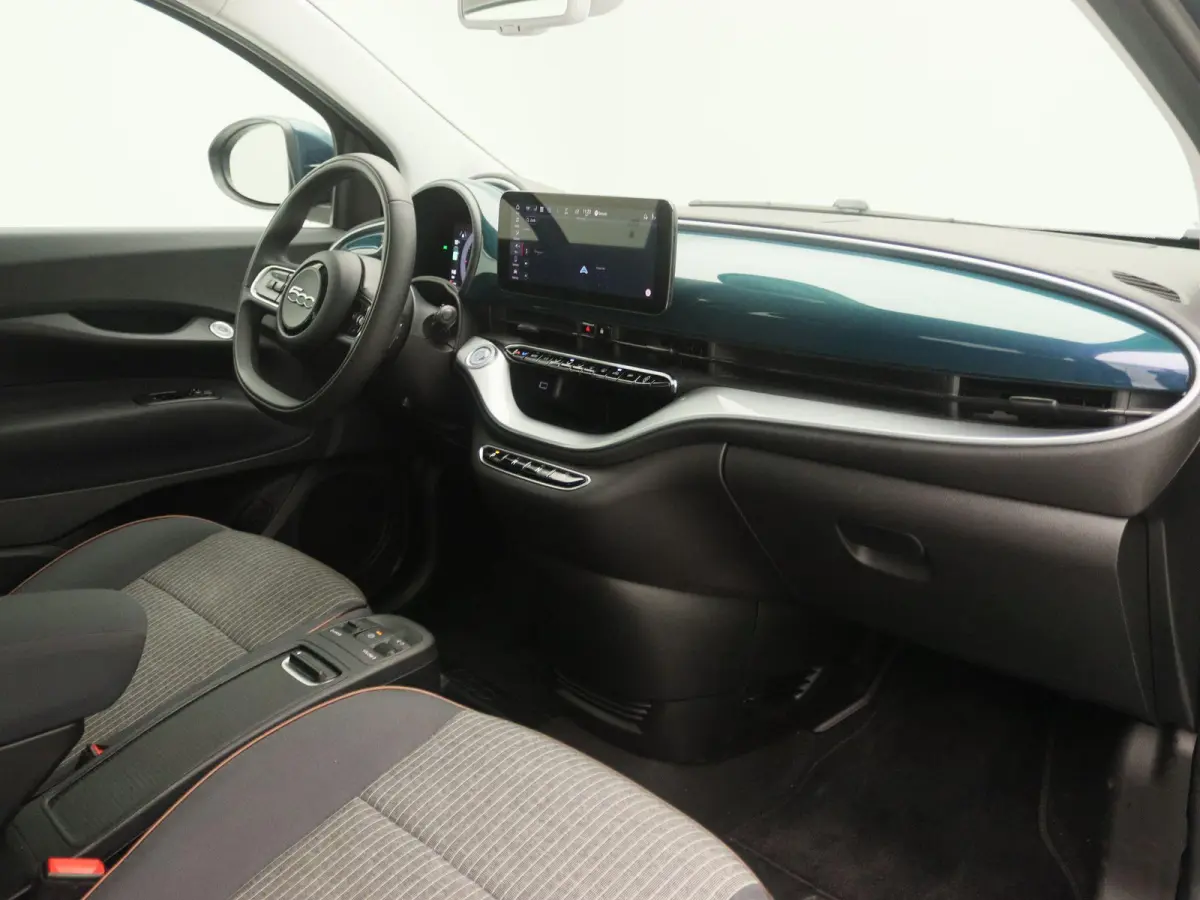 RED 42 kWh | Apple Carplay/Android Auto | Achteruitrijcamera | Stoelverwarming | Lichtmetalen Velgen |