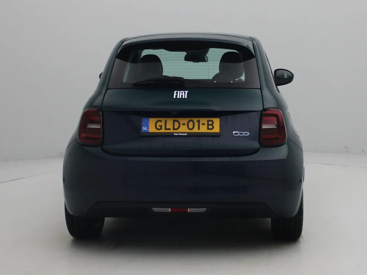 RED 42 kWh | Apple Carplay/Android Auto | Achteruitrijcamera | Stoelverwarming | Lichtmetalen Velgen |