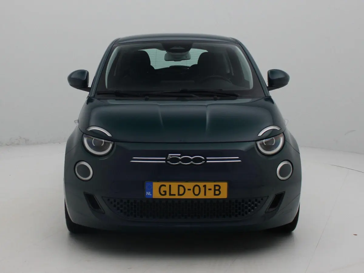 RED 42 kWh | Apple Carplay/Android Auto | Achteruitrijcamera | Stoelverwarming | Lichtmetalen Velgen |