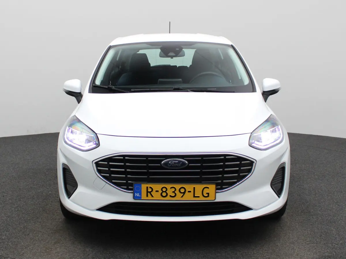 1.0 EcoBoost Hybrid Titanium | Apple Carplay/Android Auto | Parkeersensoren | Airconditioning | Lichtmetalen Velgen |
