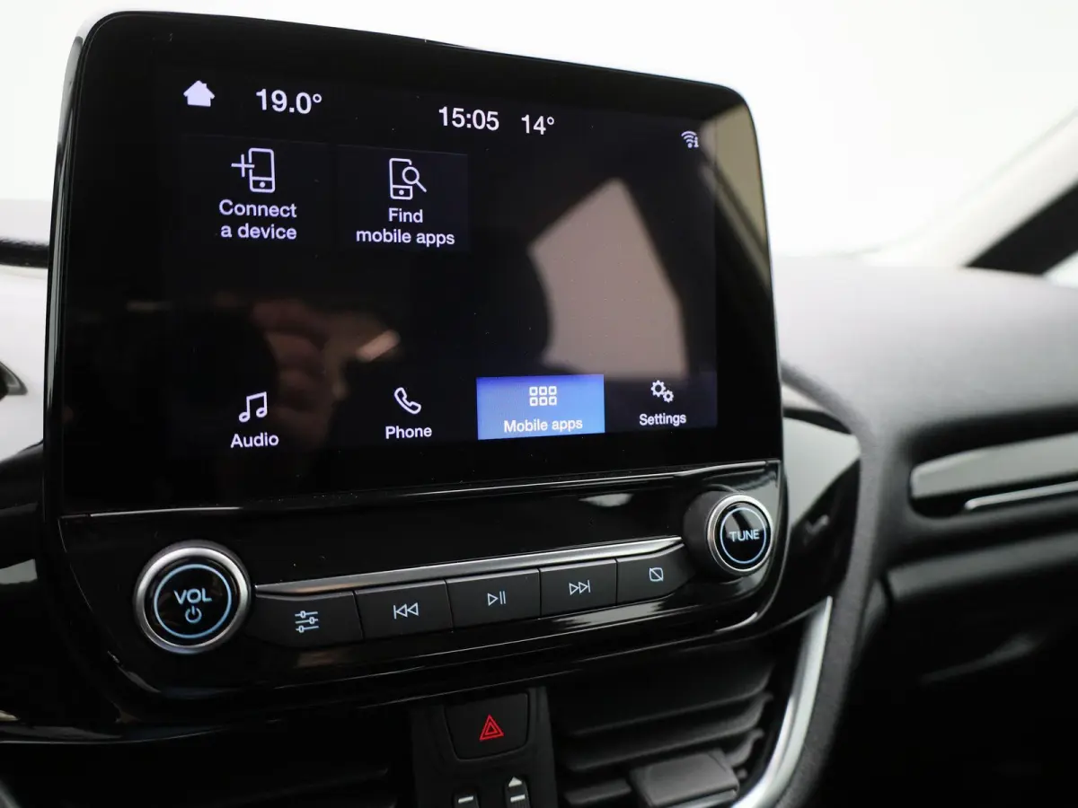 1.0 EcoBoost Hybrid Titanium | Apple Carplay/Android Auto | Parkeersensoren | Airconditioning | Lichtmetalen Velgen |