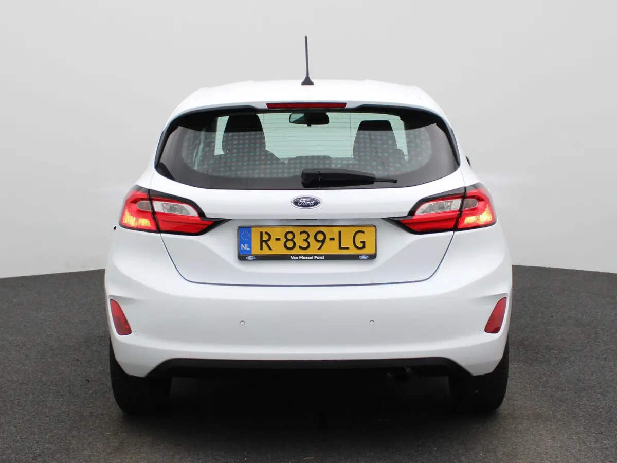1.0 EcoBoost Hybrid Titanium | Apple Carplay/Android Auto | Parkeersensoren | Airconditioning | Lichtmetalen Velgen |