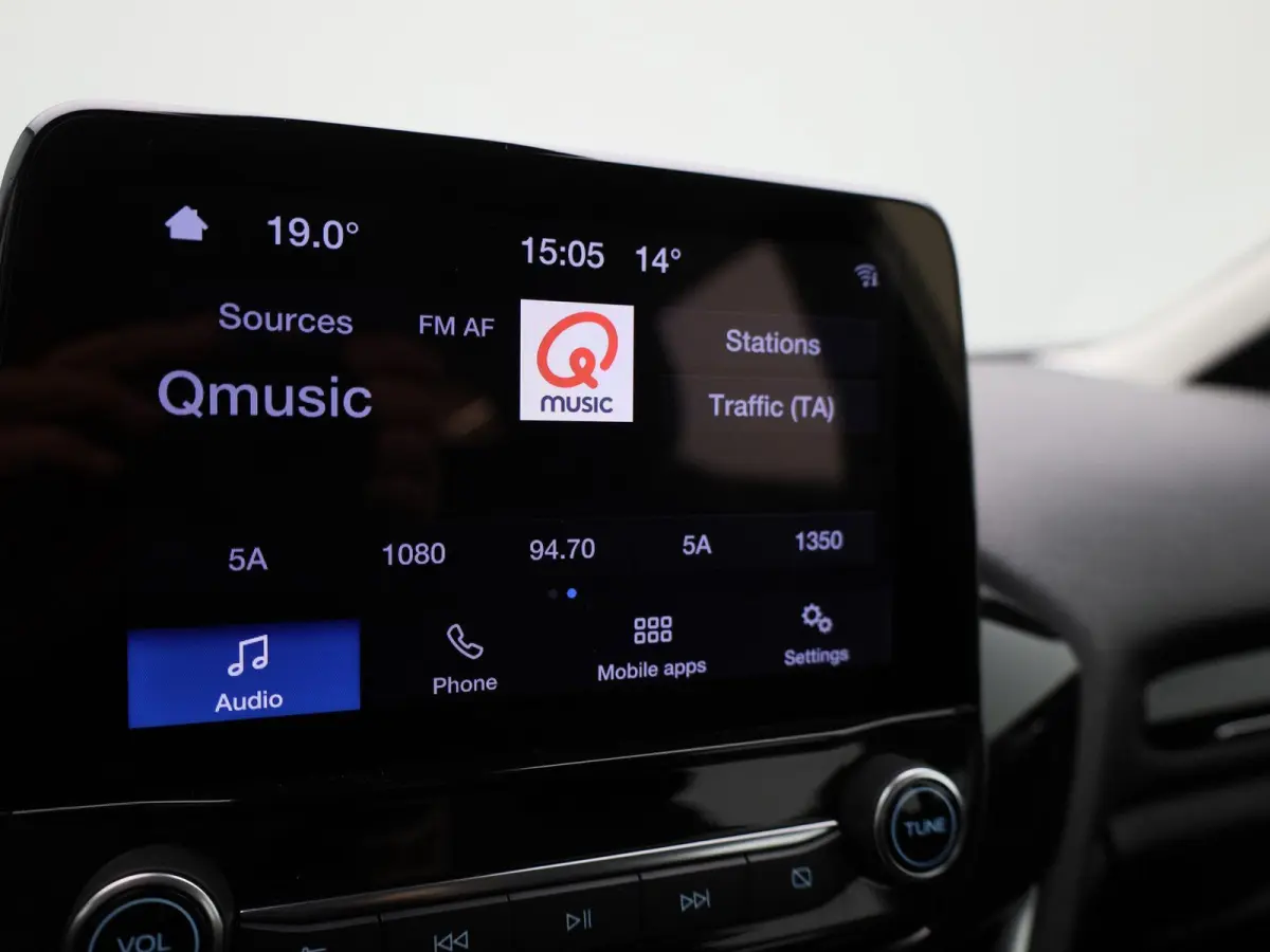 1.0 EcoBoost Hybrid Titanium | Apple Carplay/Android Auto | Parkeersensoren | Airconditioning | Lichtmetalen Velgen |