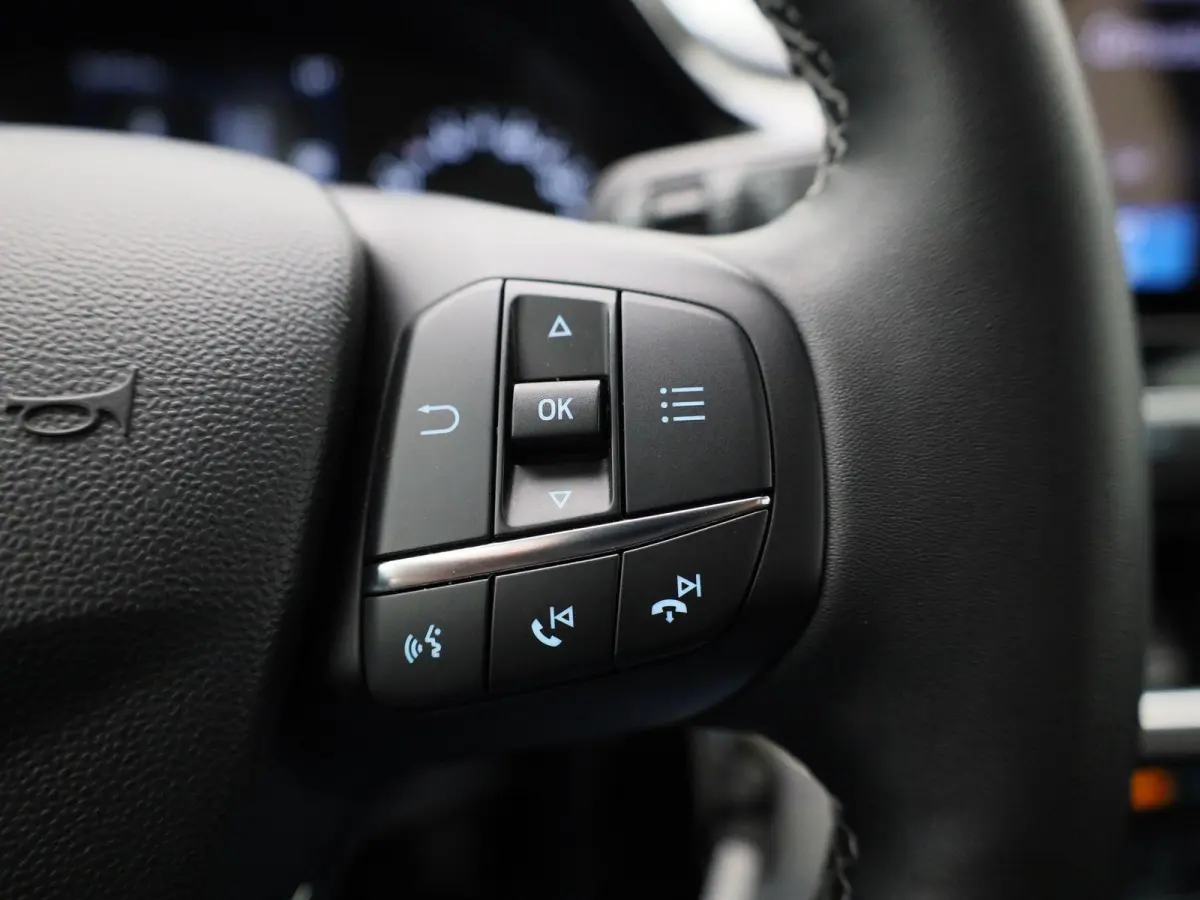 1.0 EcoBoost Hybrid Titanium | Apple Carplay/Android Auto | Parkeersensoren | Airconditioning | Lichtmetalen Velgen |