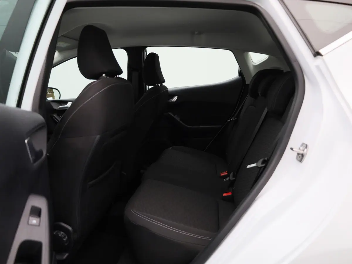 1.0 EcoBoost Hybrid Titanium | Apple Carplay/Android Auto | Parkeersensoren | Airconditioning | Lichtmetalen Velgen |