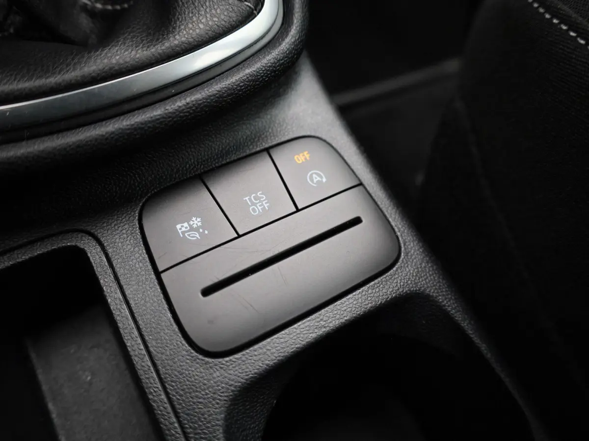 1.0 EcoBoost Hybrid Titanium | Apple Carplay/Android Auto | Parkeersensoren | Airconditioning | Lichtmetalen Velgen |