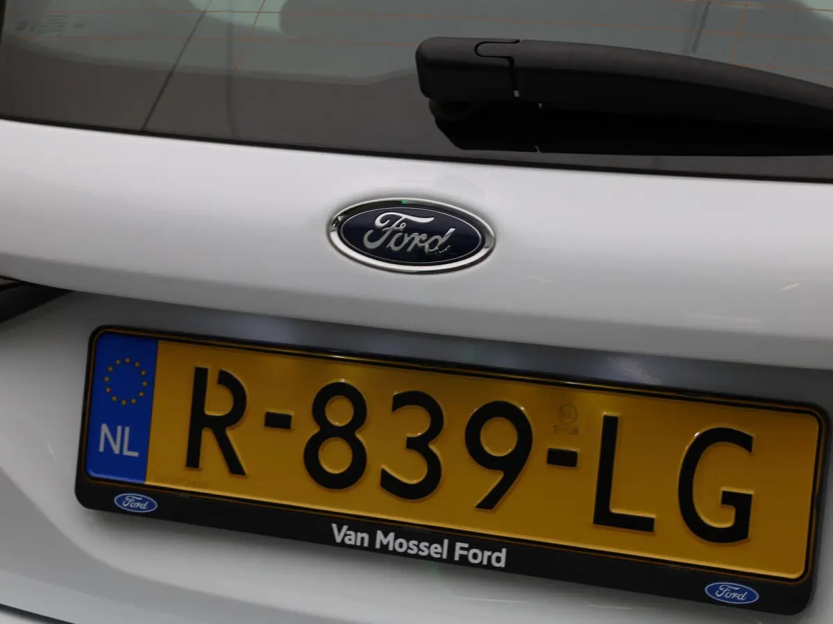 1.0 EcoBoost Hybrid Titanium | Apple Carplay/Android Auto | Parkeersensoren | Airconditioning | Lichtmetalen Velgen |