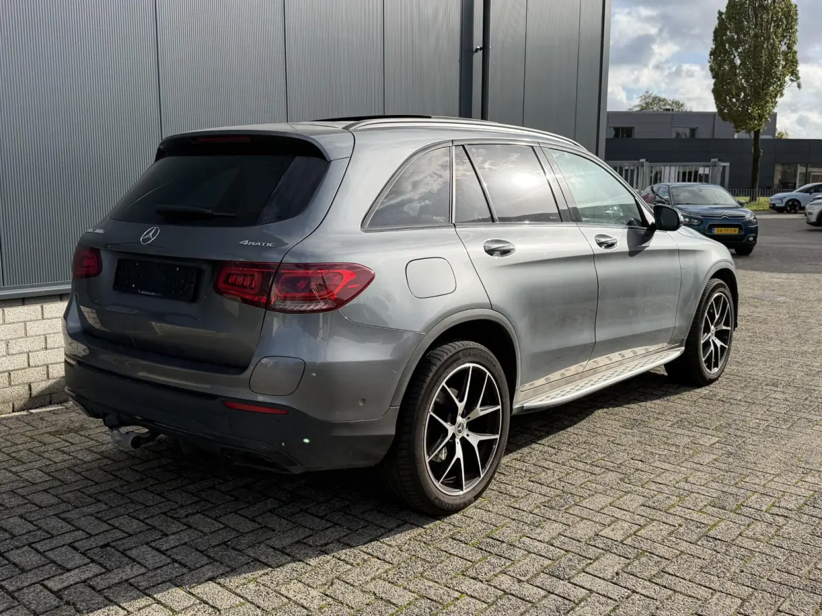 4MATIC AMG Line 20"/Panoramadak/Trekhaak/Leder/Stoelverwarming + ventilatie//Keyless/Treeplanken/Apple Carplay & Android Auto/Alarm