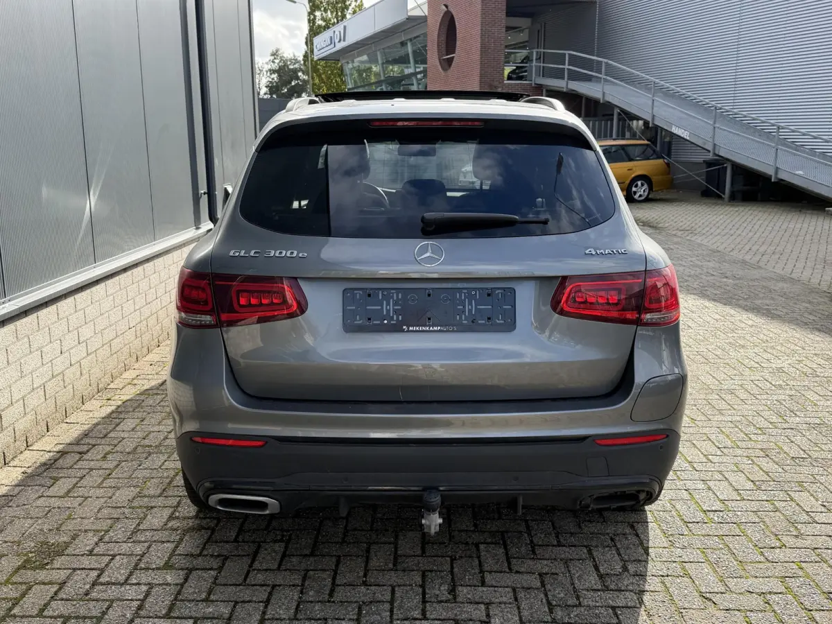 4MATIC AMG Line 20"/Panoramadak/Trekhaak/Leder/Stoelverwarming + ventilatie//Keyless/Treeplanken/Apple Carplay & Android Auto/Alarm