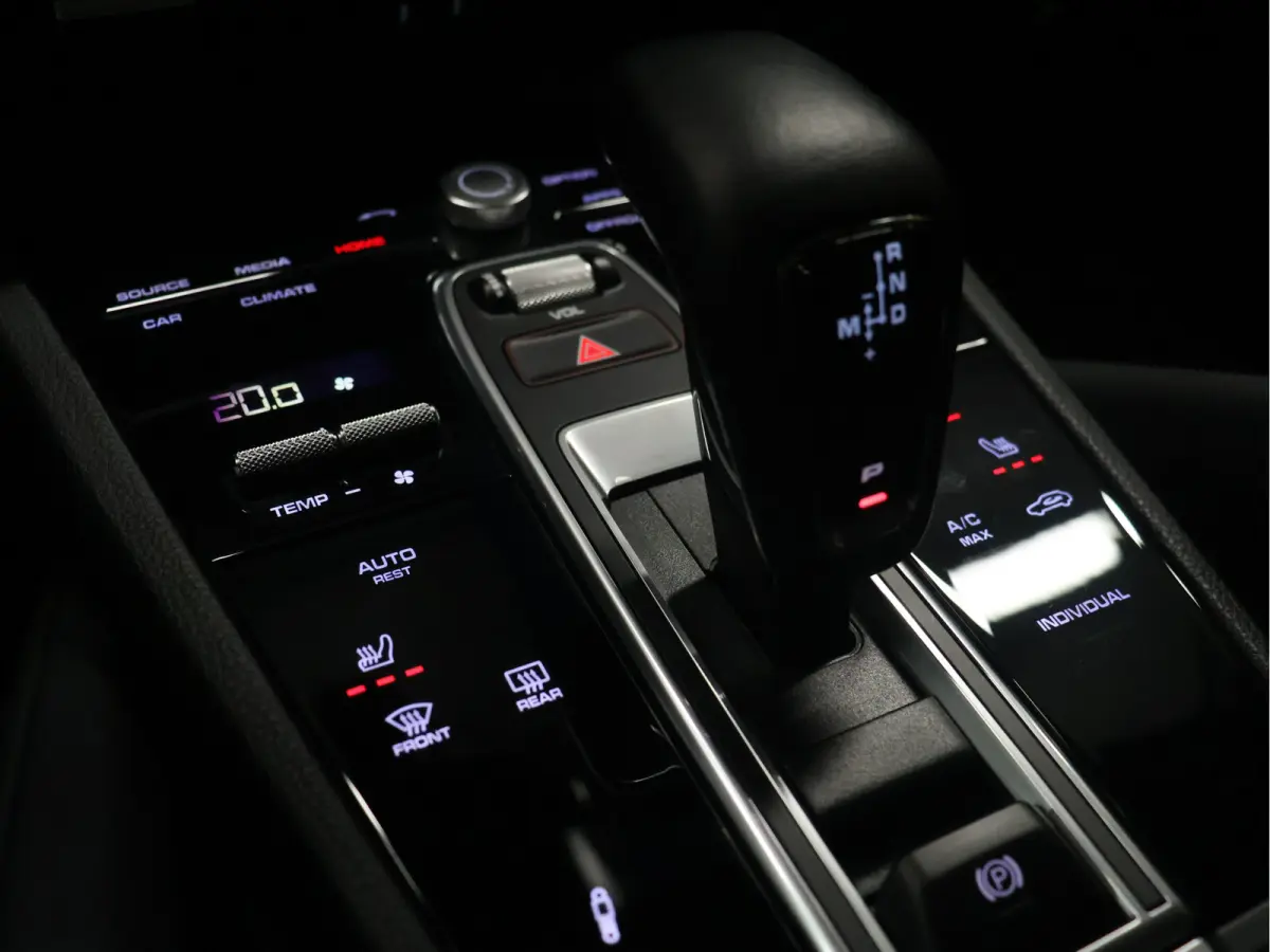 3.0 E-Hybrid Platinum Edition [PANORAMADAK, ACC, BOSE, SPORT CHRONO, HEAD-UP, ADAPTIVE LUCHTVERING, APPLE CARPLAY, SFEERVERLICHTING, MEMORY, NIEUWSTAAT]