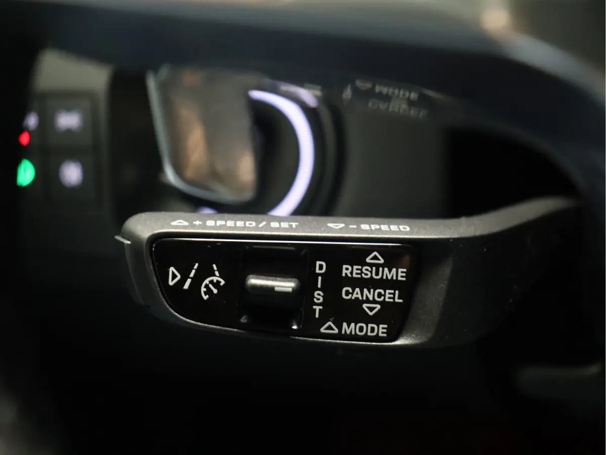 3.0 E-Hybrid Platinum Edition [PANORAMADAK, ACC, BOSE, SPORT CHRONO, HEAD-UP, ADAPTIVE LUCHTVERING, APPLE CARPLAY, SFEERVERLICHTING, MEMORY, NIEUWSTAAT]