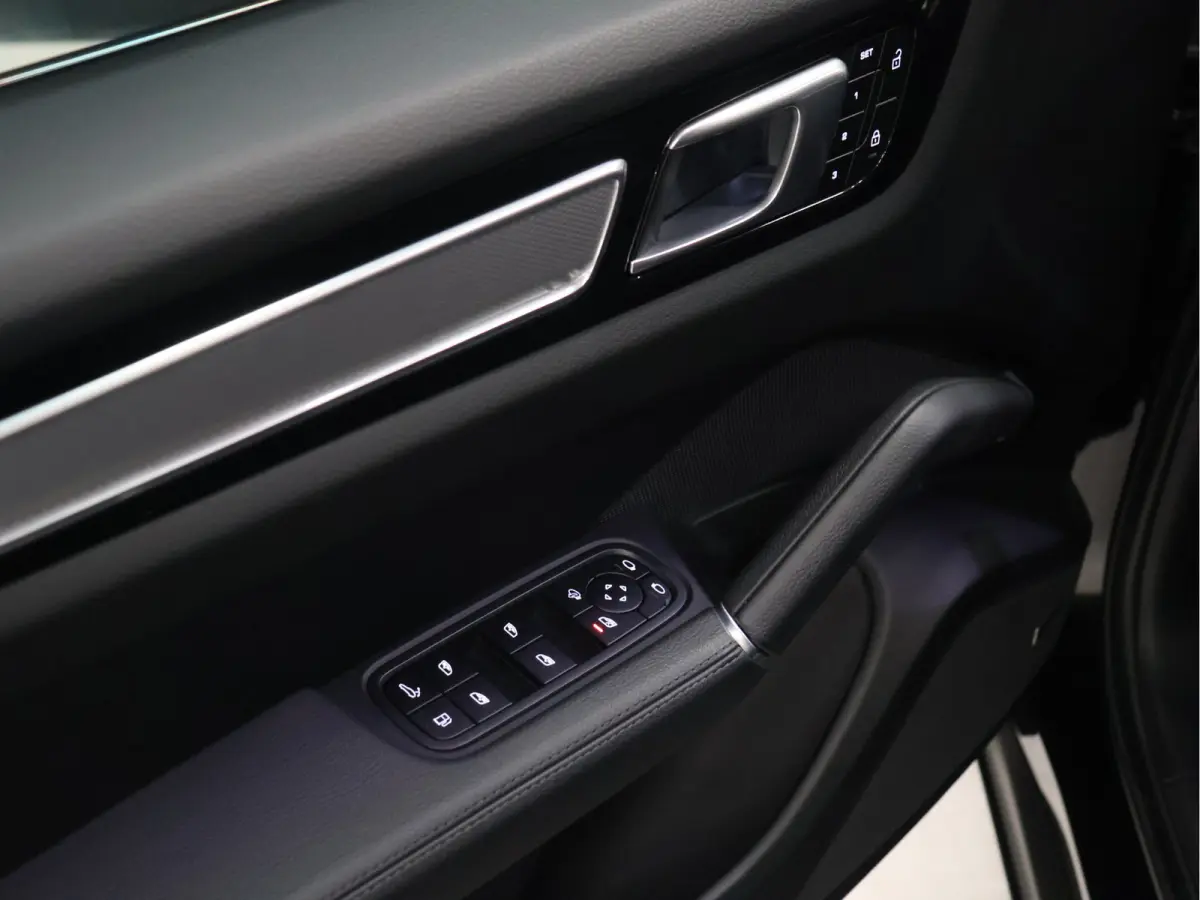 3.0 E-Hybrid Platinum Edition [PANORAMADAK, ACC, BOSE, SPORT CHRONO, HEAD-UP, ADAPTIVE LUCHTVERING, APPLE CARPLAY, SFEERVERLICHTING, MEMORY, NIEUWSTAAT]