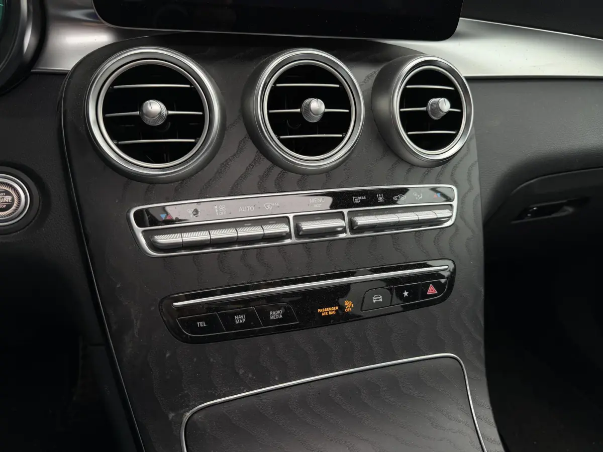 4MATIC AMG Line 20"/Panoramadak/Leder + memory/Stoelverwarming + ventilatie/Keyless/Head-up/Treeplanken/Apple Carplay & Android Auto/Alarm