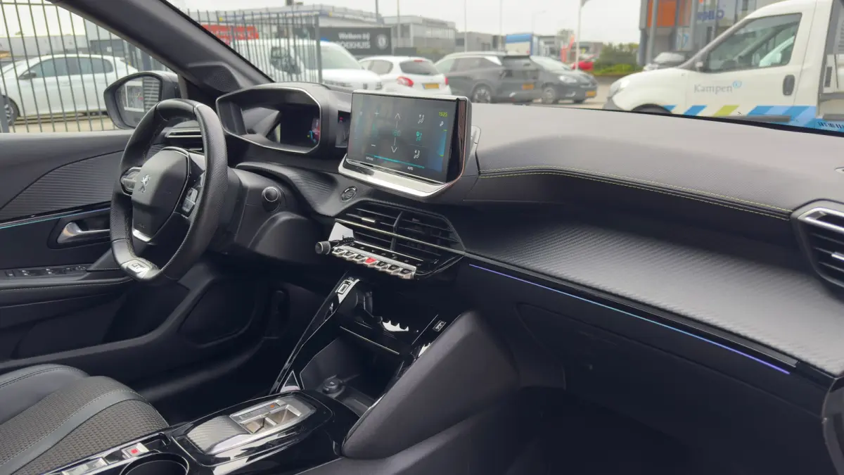 GT 50 kWh | Dodehoekdetectie | Stoel verwarming | Camera | Apple Carplay Android Auto | Parkeersensoren | | Achteruitrijcamera | Hemelbekleding donker | Lederen stuurwiel