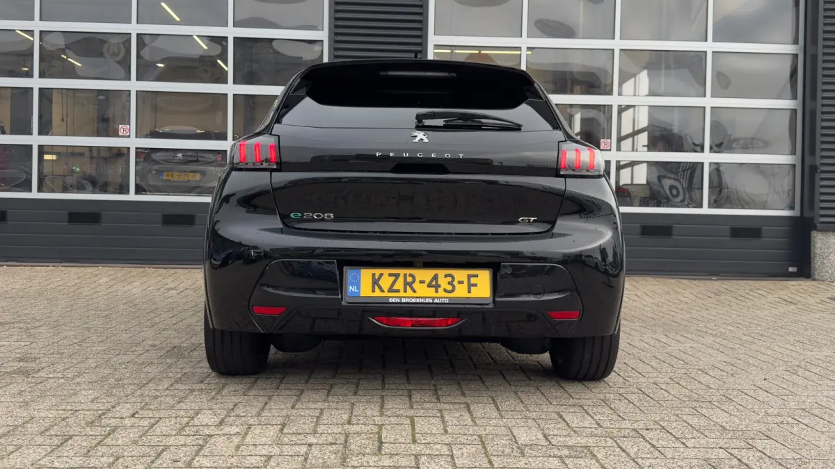 GT 50 kWh | Dodehoekdetectie | Stoel verwarming | Camera | Apple Carplay Android Auto | Parkeersensoren | | Achteruitrijcamera | Hemelbekleding donker | Lederen stuurwiel