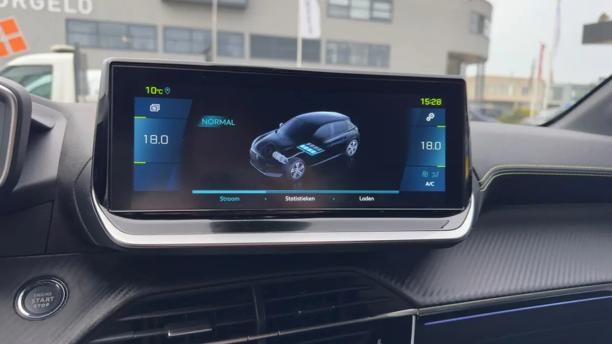 GT 50 kWh | Dodehoekdetectie | Stoel verwarming | Camera | Apple Carplay Android Auto | Parkeersensoren | | Achteruitrijcamera | Hemelbekleding donker | Lederen stuurwiel