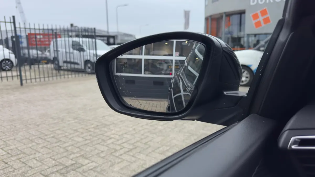 GT 50 kWh | Dodehoekdetectie | Stoel verwarming | Camera | Apple Carplay Android Auto | Parkeersensoren | | Achteruitrijcamera | Hemelbekleding donker | Lederen stuurwiel