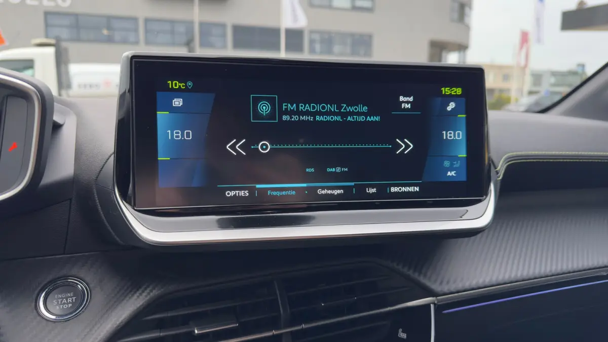 GT 50 kWh | Dodehoekdetectie | Stoel verwarming | Camera | Apple Carplay Android Auto | Parkeersensoren | | Achteruitrijcamera | Hemelbekleding donker | Lederen stuurwiel