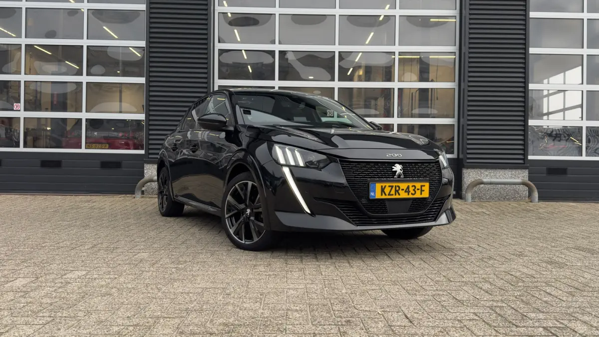 GT 50 kWh | Dodehoekdetectie | Stoel verwarming | Camera | Apple Carplay Android Auto | Parkeersensoren | | Achteruitrijcamera | Hemelbekleding donker | Lederen stuurwiel
