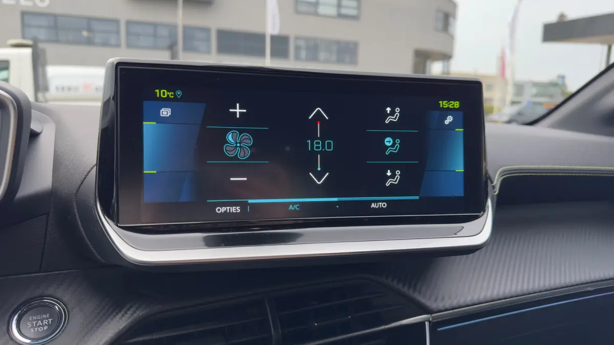 GT 50 kWh | Dodehoekdetectie | Stoel verwarming | Camera | Apple Carplay Android Auto | Parkeersensoren | | Achteruitrijcamera | Hemelbekleding donker | Lederen stuurwiel