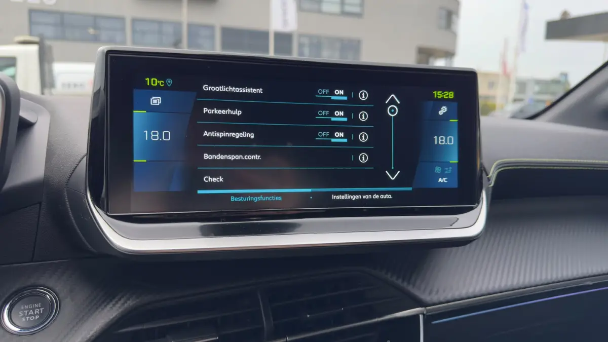 GT 50 kWh | Dodehoekdetectie | Stoel verwarming | Camera | Apple Carplay Android Auto | Parkeersensoren | | Achteruitrijcamera | Hemelbekleding donker | Lederen stuurwiel