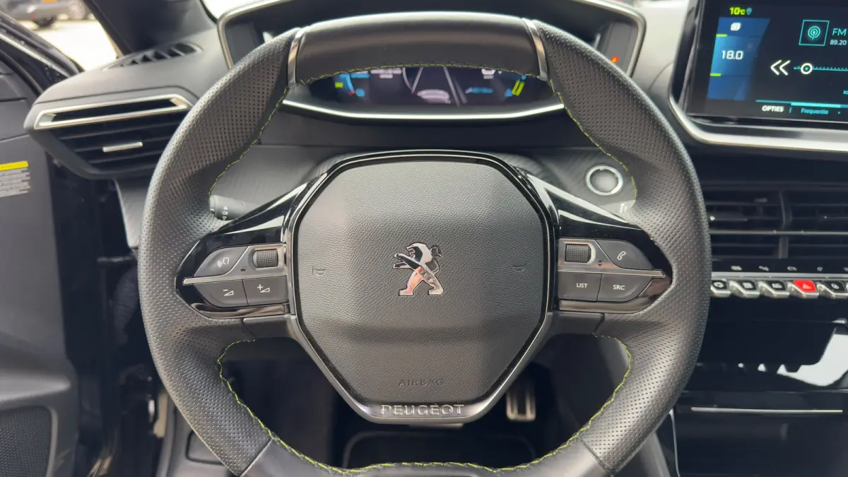 GT 50 kWh | Dodehoekdetectie | Stoel verwarming | Camera | Apple Carplay Android Auto | Parkeersensoren | | Achteruitrijcamera | Hemelbekleding donker | Lederen stuurwiel