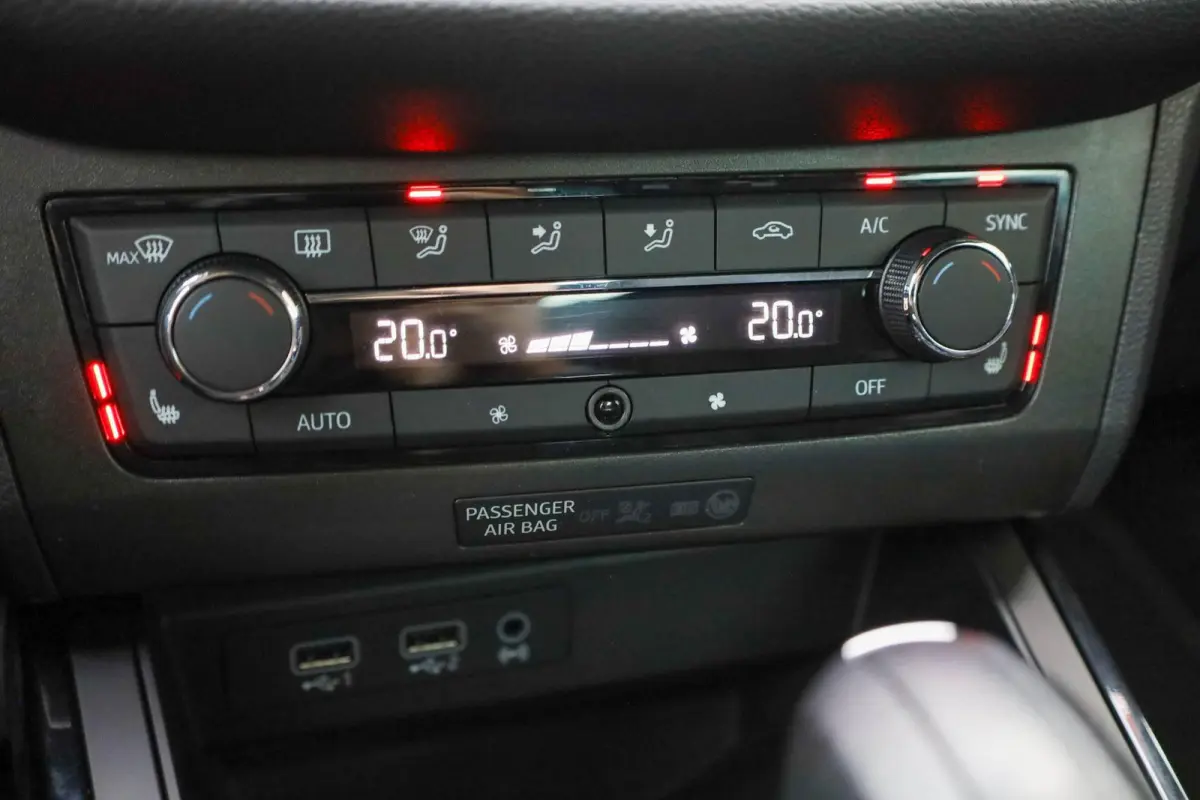 1.0 TSI 115pk DSG FR Business Intense | Achteruitrijcamera | Stoelverwarming | Adaptive Cruise