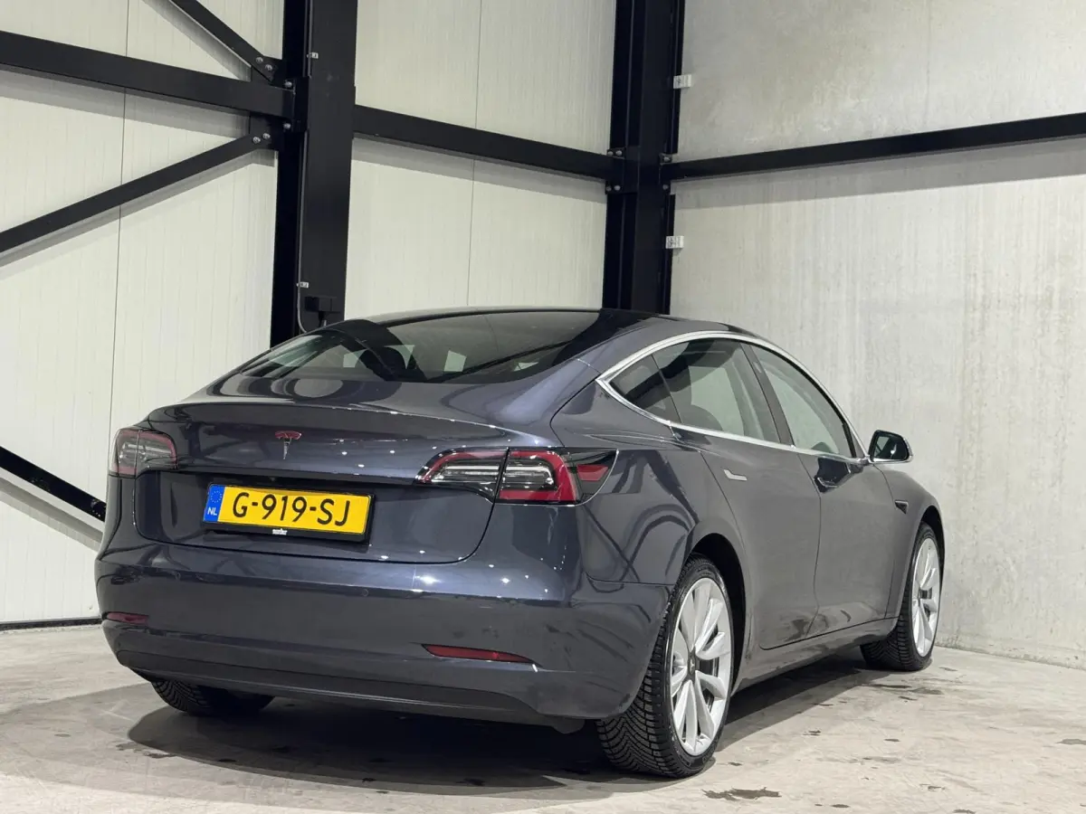 Standard RWD Plus 60 kWh | panorama | leder |