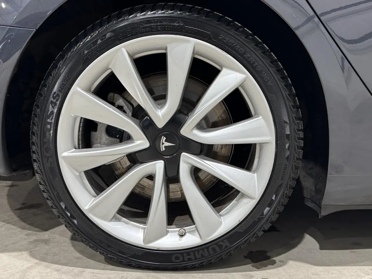 Standard RWD Plus 60 kWh | panorama | leder |