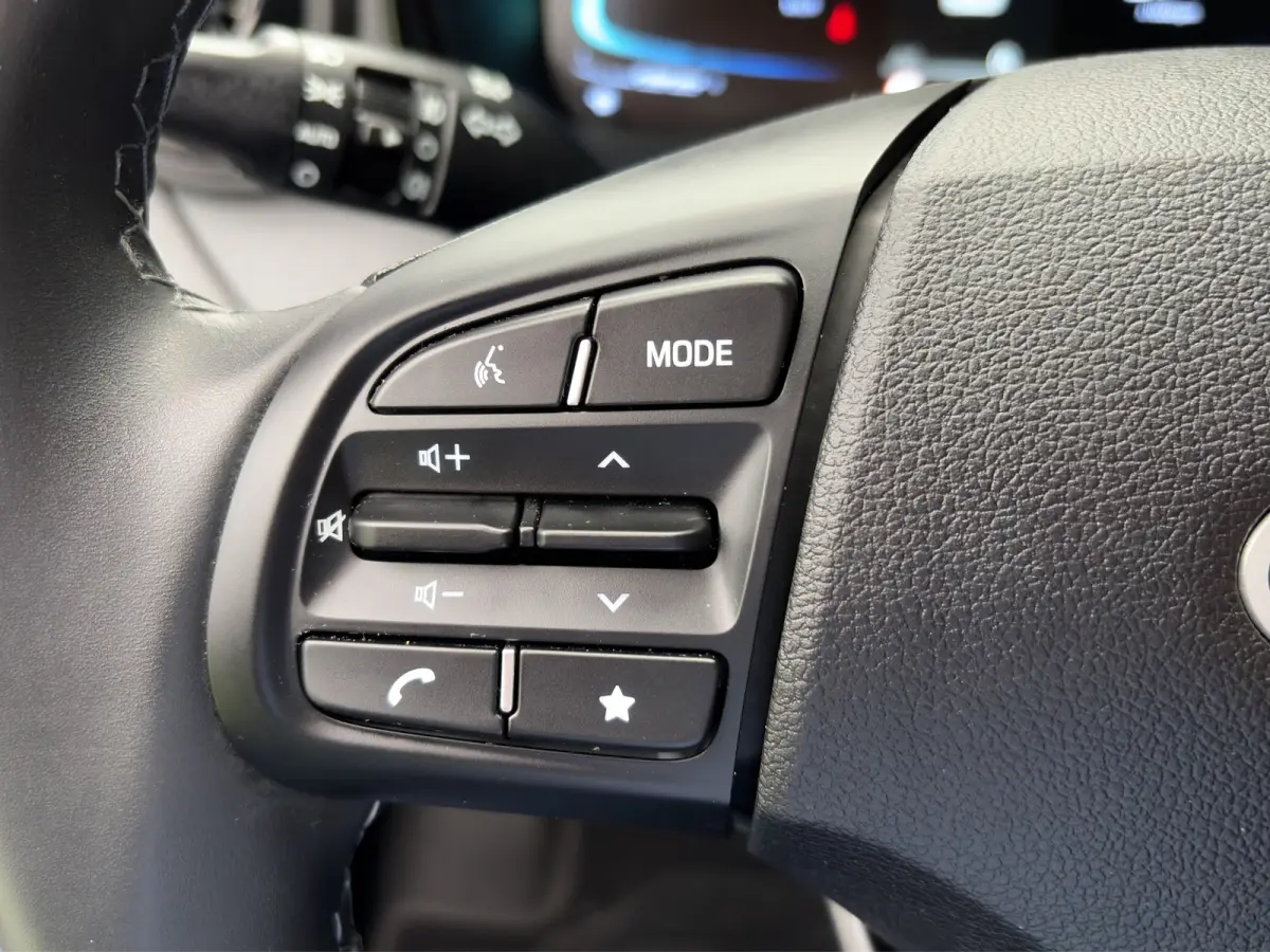 1.0 63pk Aut. Comfort Smart | Carplay | Navigatie | Airco | Camera | Cruise control | Parkeersensoren | Armsteun | Bluetooth