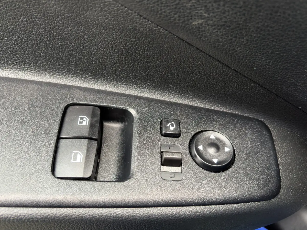 1.0 63pk Aut. Comfort Smart | Carplay | Navigatie | Airco | Camera | Cruise control | Parkeersensoren | Armsteun | Bluetooth