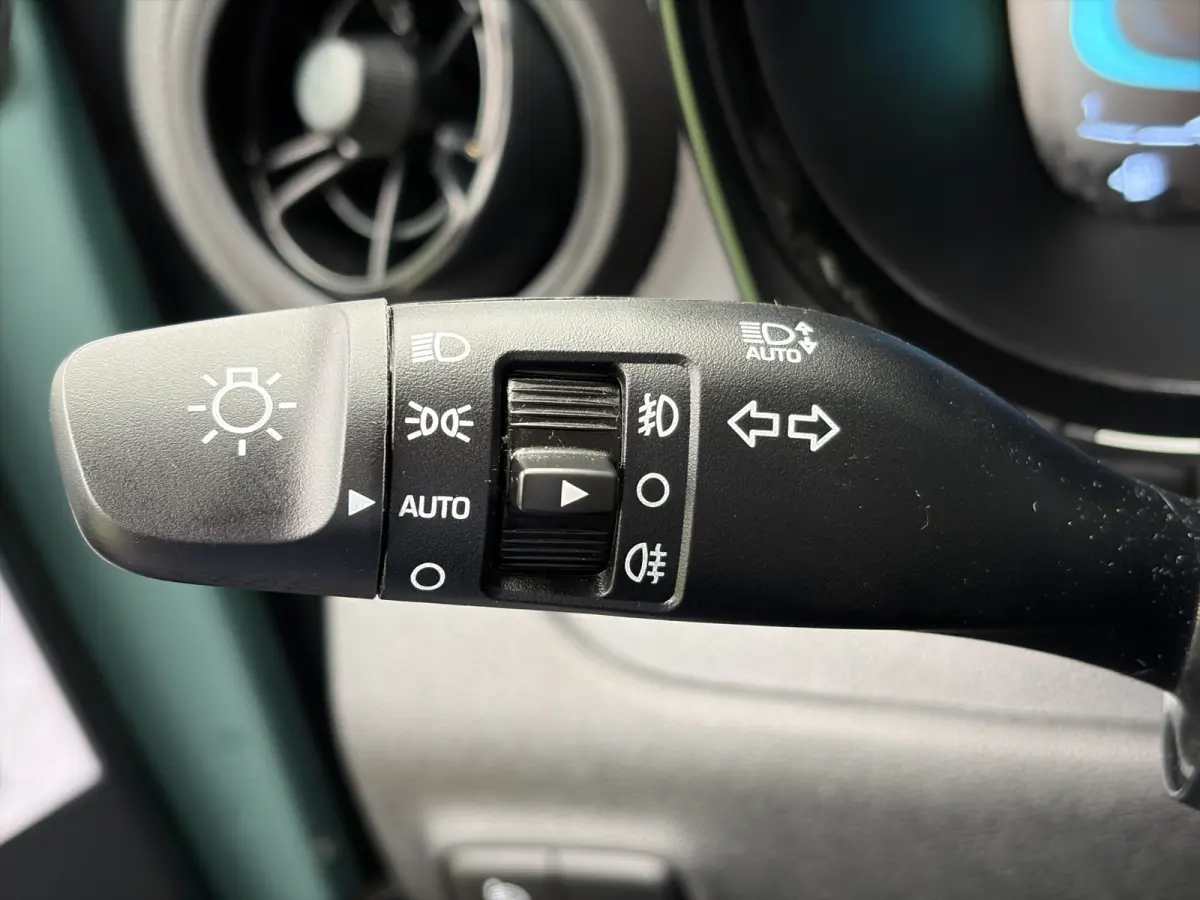 1.0 63pk Aut. Comfort Smart | Carplay | Navigatie | Airco | Camera | Cruise control | Parkeersensoren | Armsteun | Bluetooth