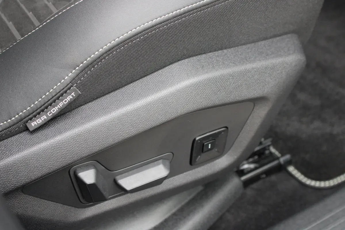 GT Avantage 73 kWh 7p | Fase 3 laden | SOH 97% | Luxe stoelen | Elektrische verstelbare stoelen | Alcantara | NL auto |