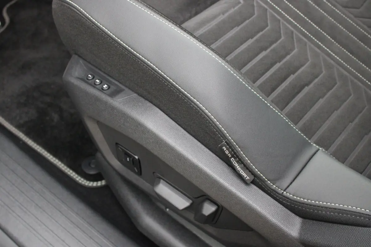GT Avantage 73 kWh 7p | Fase 3 laden | SOH 97% | Luxe stoelen | Elektrische verstelbare stoelen | Alcantara | NL auto |