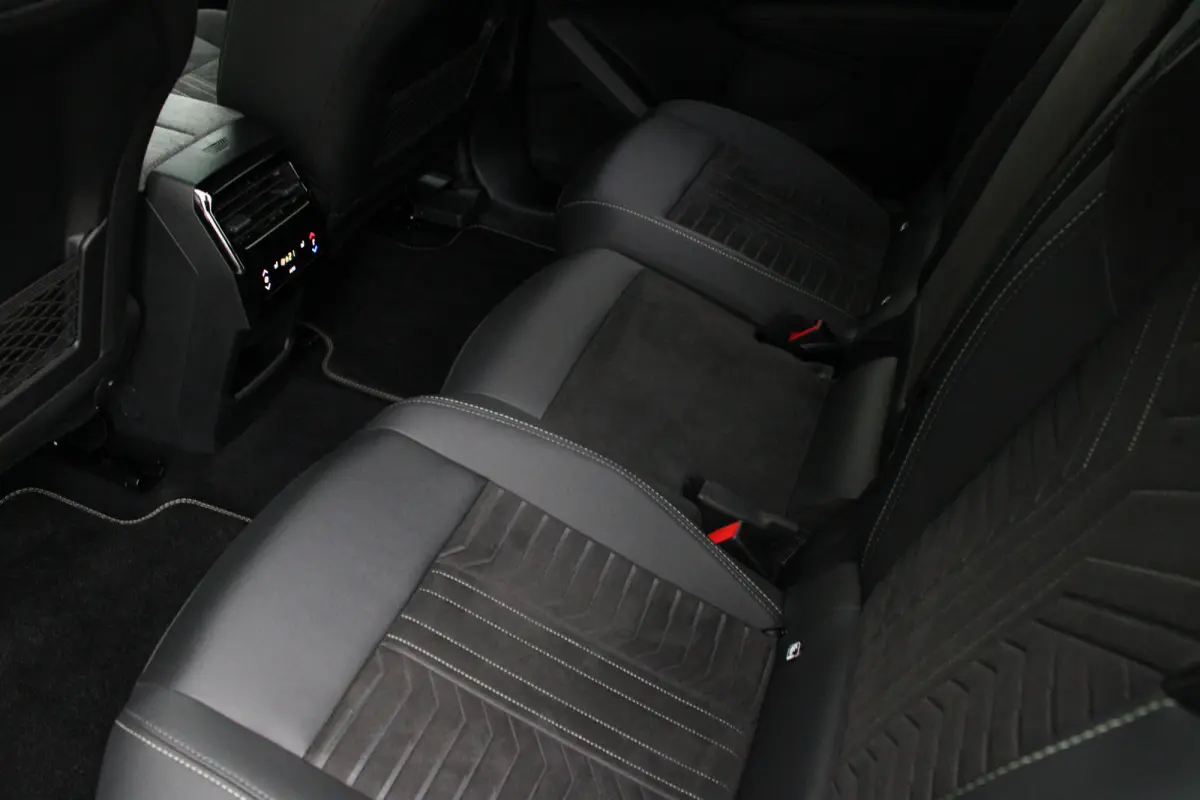 GT Avantage 73 kWh 7p | Fase 3 laden | SOH 97% | Luxe stoelen | Elektrische verstelbare stoelen | Alcantara | NL auto |