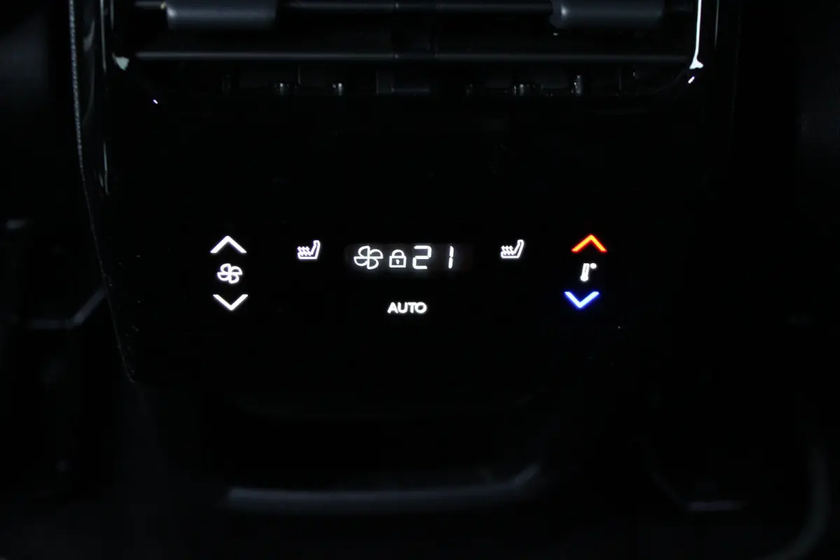 GT Avantage 73 kWh 7p | Fase 3 laden | SOH 97% | Luxe stoelen | Elektrische verstelbare stoelen | Alcantara | NL auto |
